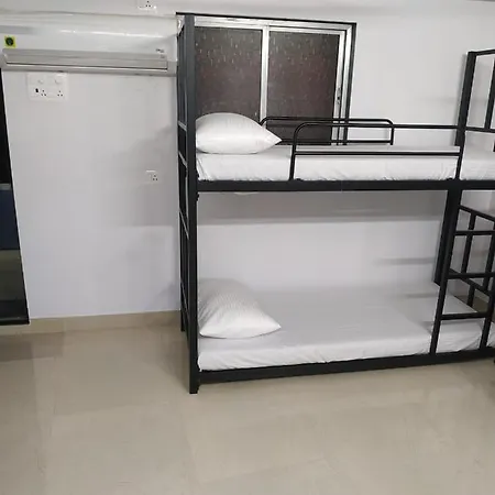 Hostel White Waves Pg Residences *
