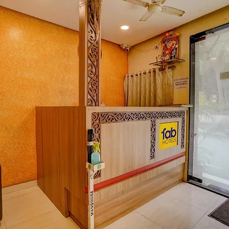 Hotel Fabexpress Prakash 3*