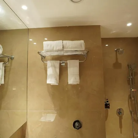 Hotel Ginger Mumbai, Goregaon 4*