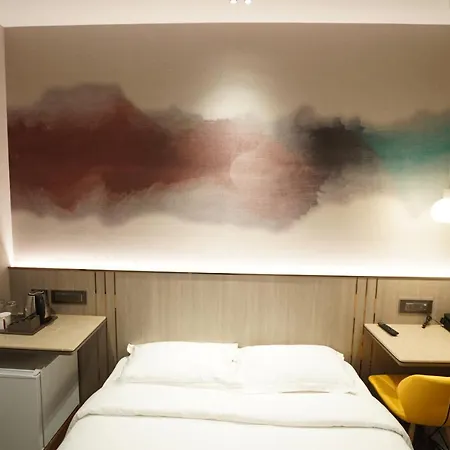 Hotel Ginger Mumbai, Goregaon 4*