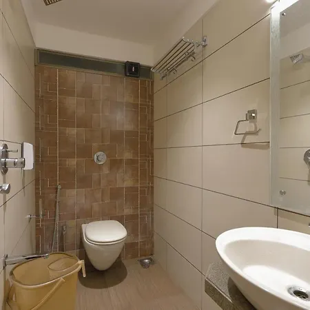 Hotel Ariana Residency