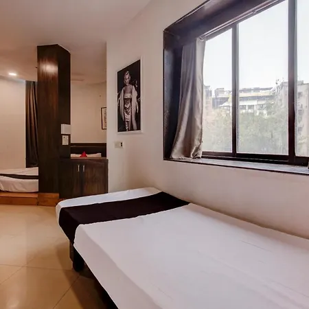 Capital O 77295 Bansidhar Bhuvan 3* Mumbai