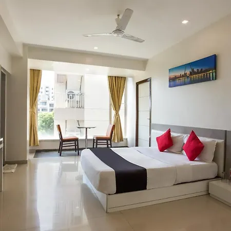 Capital O 35557 Aura 3* Mumbai