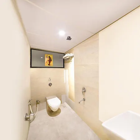 Grandeur-near International Airport