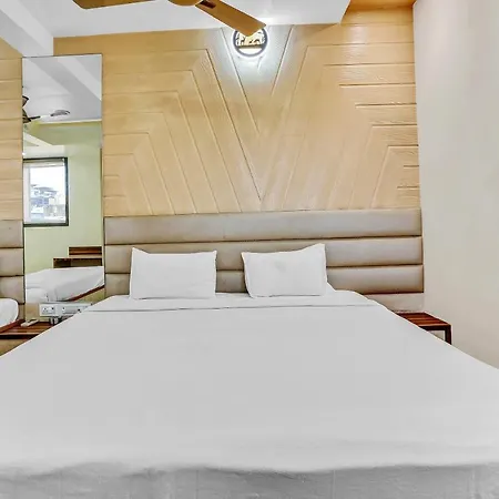 Hotel Capital O 84079 Falcon 3*