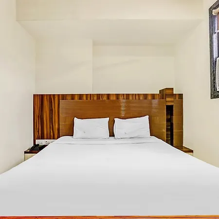 Capital O 84079 Falcon Hotel 3*