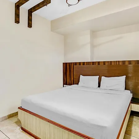 Hotel Capital O 84079 Falcon 3*