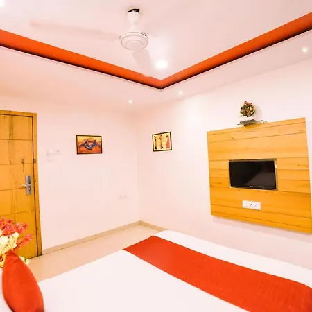 Grandeur-near International Airport Hotel 3*