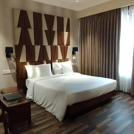 Adiva Residency Beacon, Grant Road, Hotel 3*