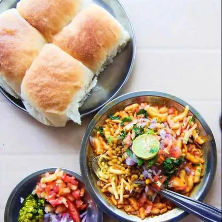 Pearl's Bkc Inn- Near Trade Centre, Visa Consulate Mumbai