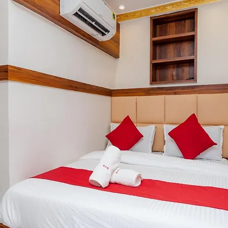 Kgn Near Cst Railway Station And Haj House Near Crawford Market * Mumbai
