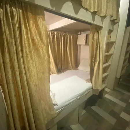 Bed & Breakfast Airport Residency