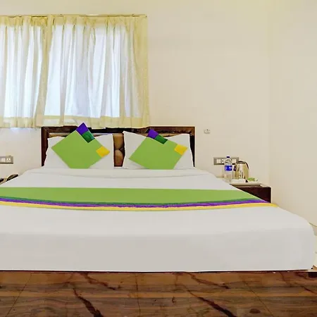 Prime Grand Hotel, Hotel