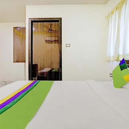 Prime Grand Hotel, Hotel