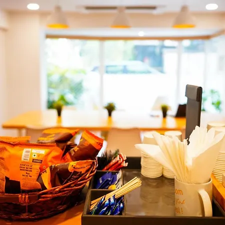 Hotel Bloom Boutique L Bandra 3*