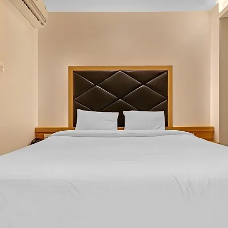 Capital O 84240 Galaxy Hotel 3*