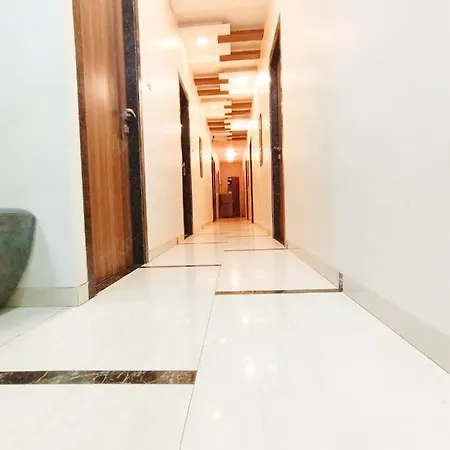 Hotel Amfahh - Andheri West Railway Station 3*