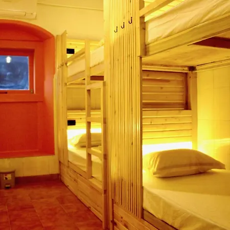 Gosolo Bandra Hostel *