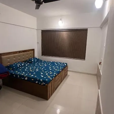 Private Master Bedroom Homestay *