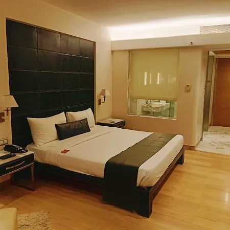 Hotel Mirage Hotel, International Airport 4*