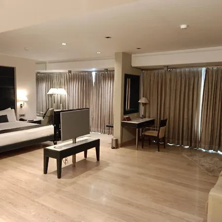 Mirage Hotel, International Airport Hotel