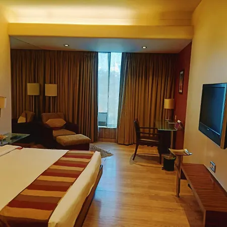 Mirage Hotel, International Airport Hotel 4*