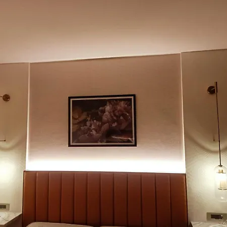 Mirage Hotel, International Airport 4*