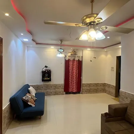 Private Master Bedroom Homestay Mumbai