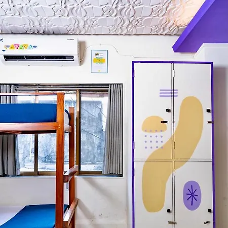 Hostel Locomo Og - Work Eat Mumbai