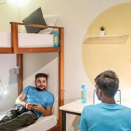 Hostel Locomo Og - Work Eat Mumbai