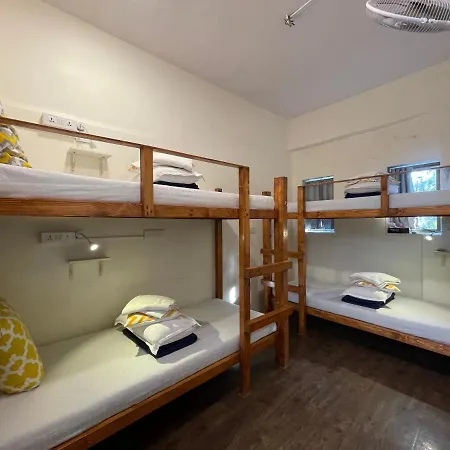 Hostel Locomo Og - Work Eat Mumbai