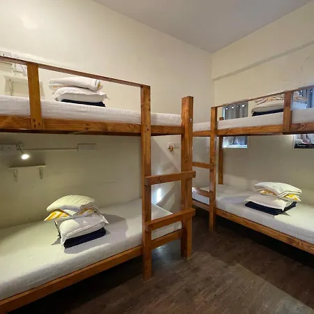 Hostel Locomo Og - Work Eat Mumbai