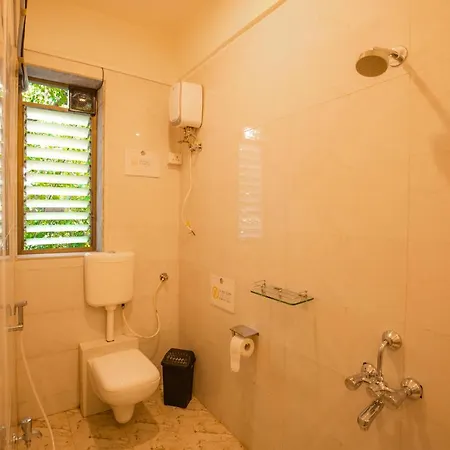 Locomo Og - Work Eat Hostel Mumbai