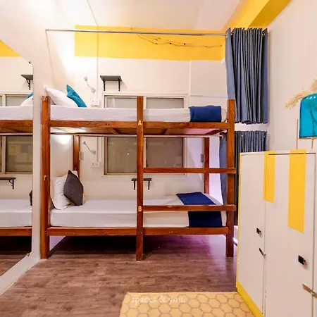 Locomo Og - Work Eat Hostel Mumbai