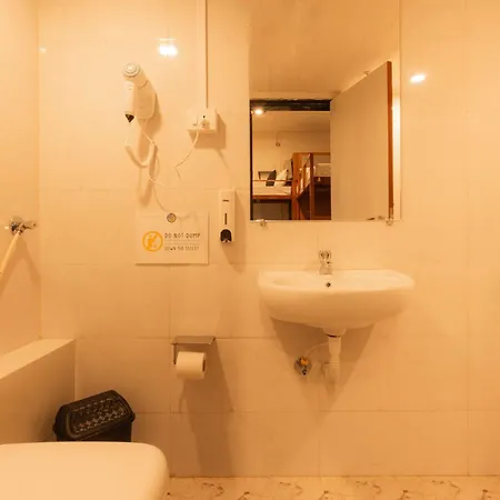 Locomo Og - Work Eat Hostel Mumbai
