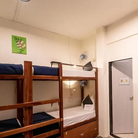 Locomo Og - Work Eat Hostel Mumbai