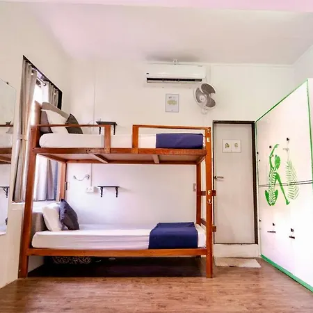 Hostel Locomo Og - Work Eat Mumbai