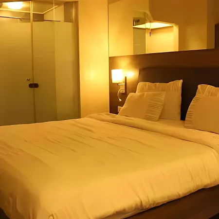 Apollo - Colaba Causeway Guest house