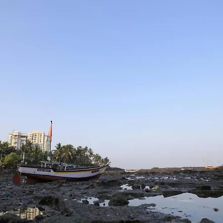 Top-floor Oceanfront Designer In Bandra * Mumbai