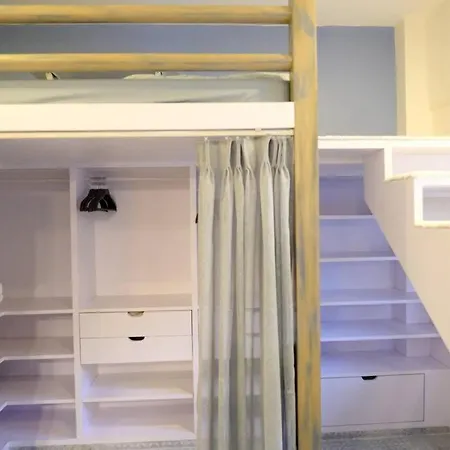 Top-floor Oceanfront Designer In Bandra Apartment *