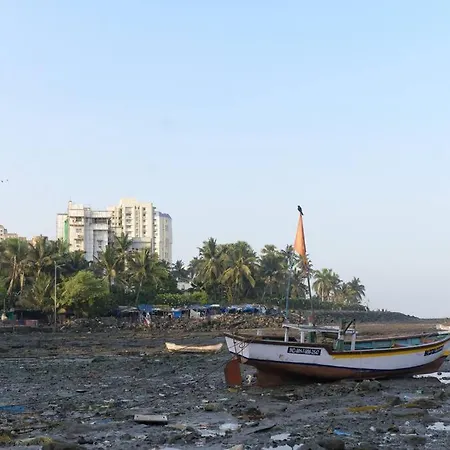Top-floor Oceanfront Designer In Bandra Apartment *