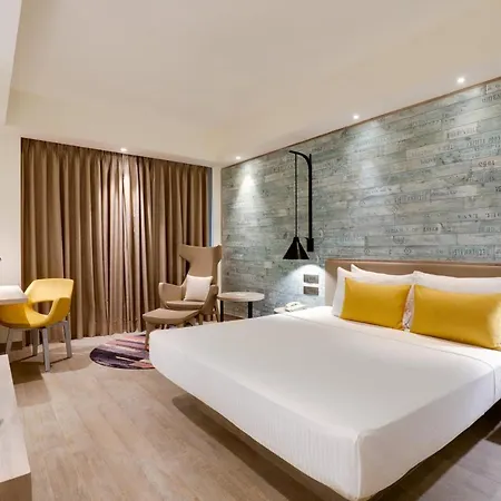Hotel Lemon Tree Premier, International Airport