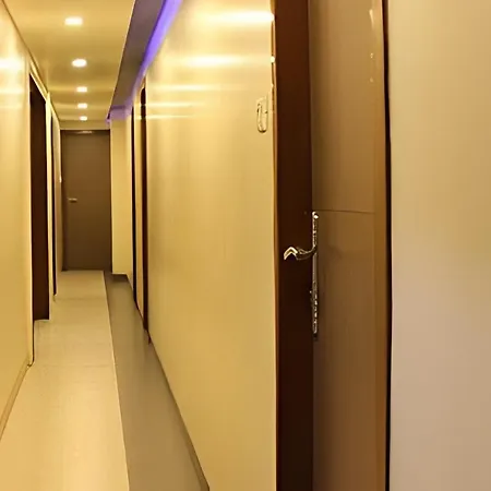 Apollo - Colaba Causeway Guest house