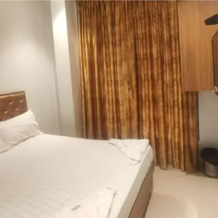 Golden Oak Lodging By Wb