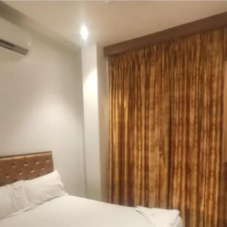 Golden Oak Lodging By Wb * Mumbai