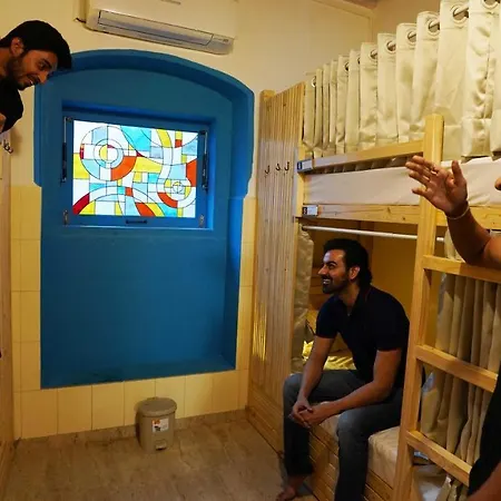Hostel Gosolo Bandra Mumbai