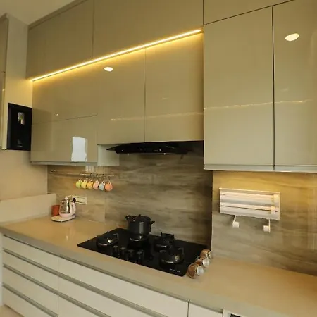Artist House 3br By Flora