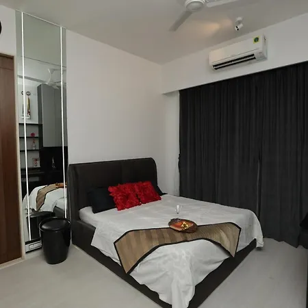 Apartment Artist House 3br By Flora