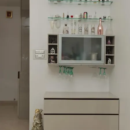 Artist House 3br By Flora Mumbai