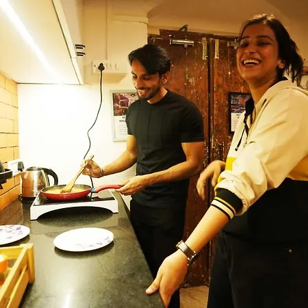 Hostel Gosolo Bandra Mumbai